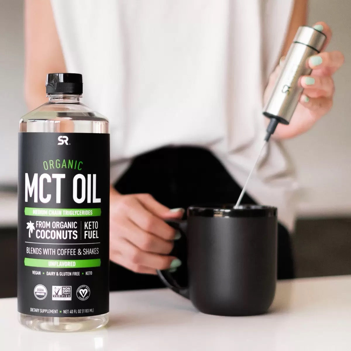 【スポーツリサーチ】 オーガニックMCTオイル 1,183mL つるりん腸活 有機ココナッツ100%由来 中鎖脂肪酸 栄養 エネルギー補給 栄養補給 オーガニック 健康維持 糖質制限 ダイエット ケト ビーガン 植物由来 美容 【コストコ】睡眠美容研究所