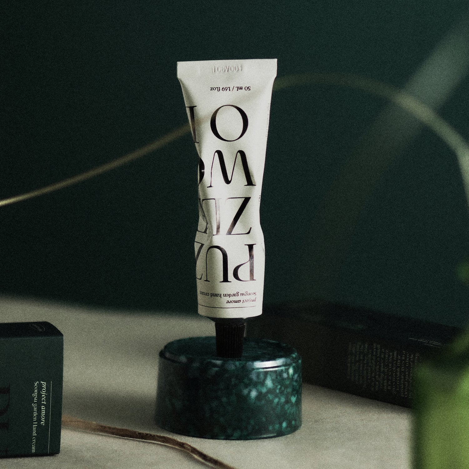 パズルウッド  ヴィーガンハンドクリーム 50ml ／アモーレパシフィック ・ヴィーガン認証 植物由来